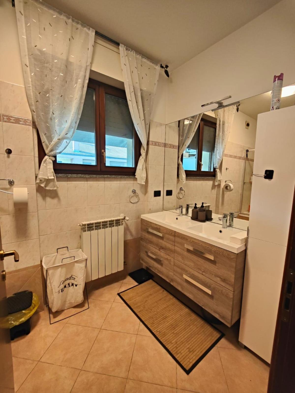"Come A Casa" - Appartamento Gigi - Self Check In - Ospedale Humanitas - Forum Assago - Tram15 Rozzano Kültér fotó
